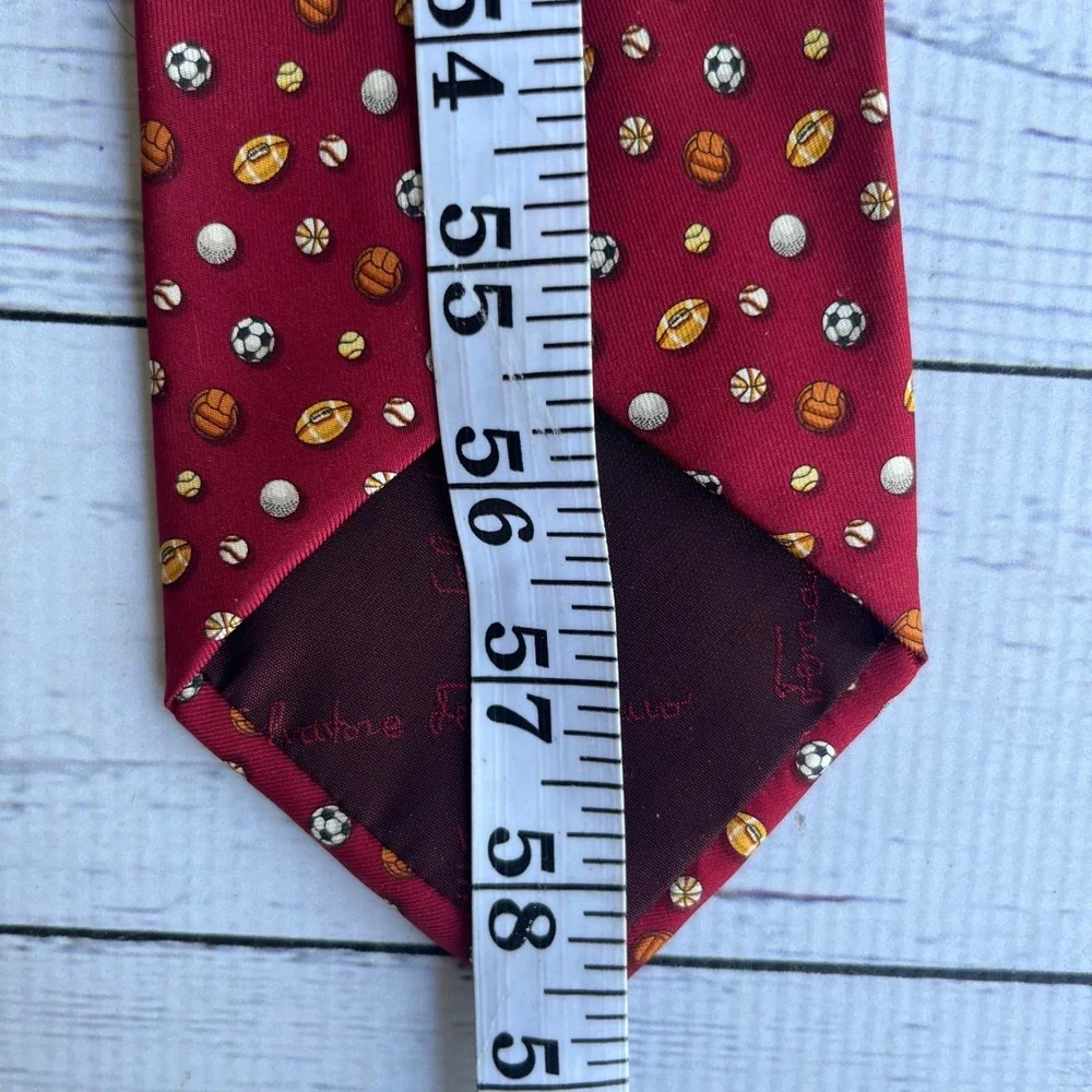 Salvatore Ferragamo Mens Red 100% Silk Sports Designer Neck Tie Italy Ivy League